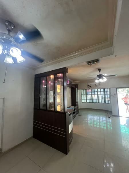 2-storey Terraced House for Sale in Taman Balakong Jaya (Balakong) - Leo Lim - Living Room - PropertyGuru.com.my