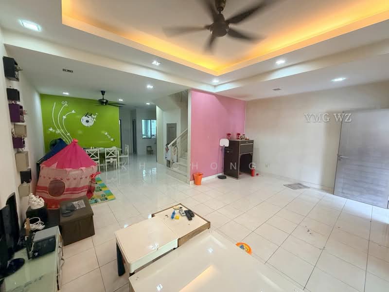 Rumah Teres 2 Tingkat untuk Dijual di Setia Indah 12 (Setia Alam) - KH Chong - Living Room - PropertyGuru.com.my