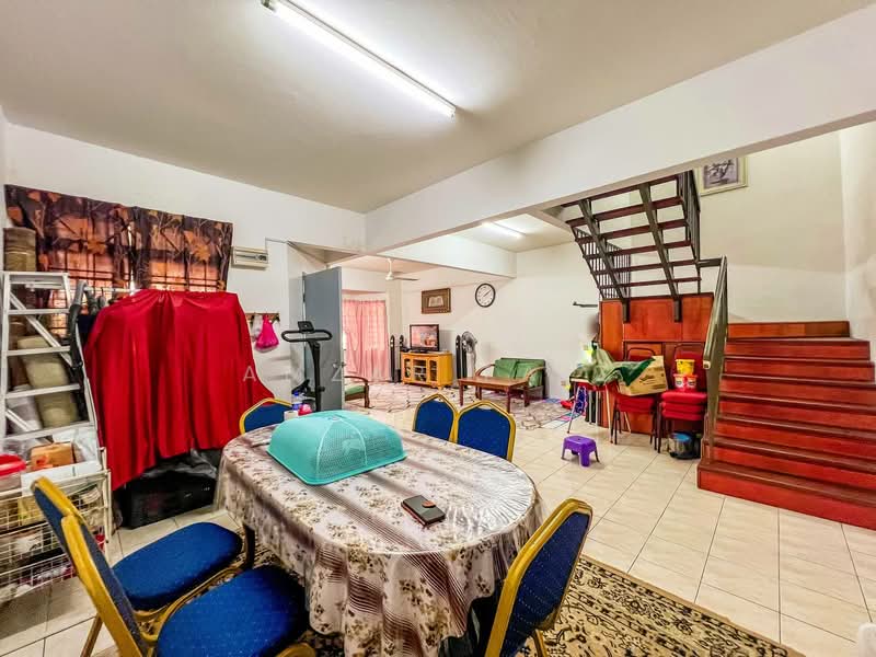 Rumah Teres 2 Tingkat untuk Dijual di Taman Lestari Putra (Seri Kembangan) - Amzar Faiz - PropertyGuru.com.my