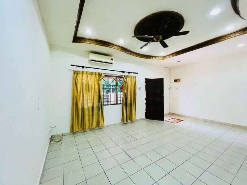 2-storey Terraced House for Sale in Taman Pinggiran Saujana (Kajang) - Teh . - Living Room - PropertyGuru.com.my