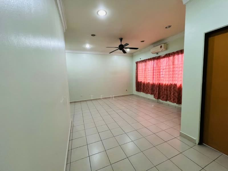 2-storey Terraced House for Sale in Taman Pinggiran Saujana (Kajang) - Teh . - Living Room - PropertyGuru.com.my