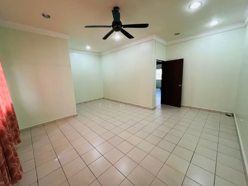 2-storey Terraced House for Sale in Taman Pinggiran Saujana (Kajang) - Teh . - Living Room - PropertyGuru.com.my