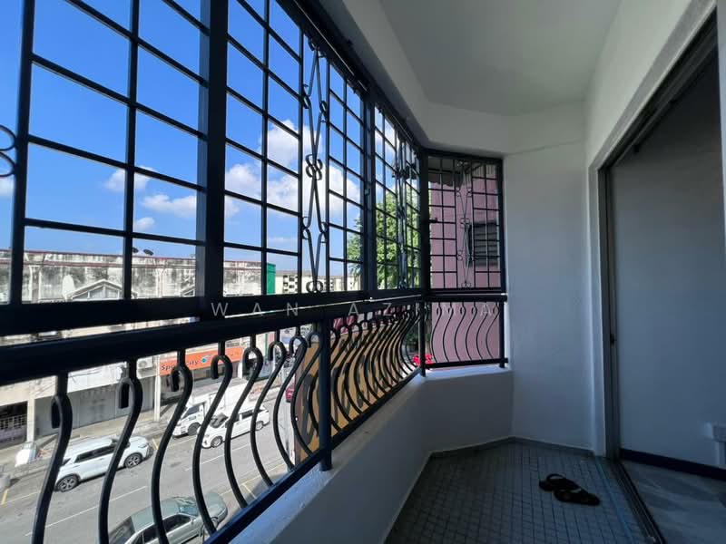 Pangsapuri untuk Disewa di 1A Pinang - Wan Azima - Balcony - PropertyGuru.com.my