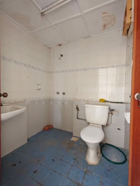 Pangsapuri untuk Dijual di Larkin Utama (Menara Metro Larkin) - Willie Gwee - Bathroom - PropertyGuru.com.my