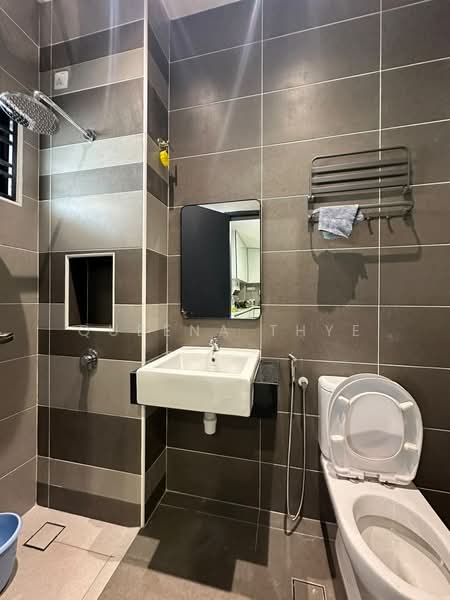 Rumah Teres 2 Tingkat untuk Dijual di Taman Desa Tebrau (Tebrau) - Queena Thye - Bathroom - PropertyGuru.com.my