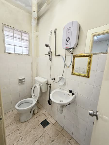 Pangsapuri untuk Disewa di saujana apartment - Perry Chai - Bathroom - PropertyGuru.com.my