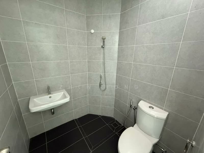 Rumah Teres untuk Dijual di Bandar Cassia (Batu Kawan) - Zhen Hong - Bathroom - PropertyGuru.com.my