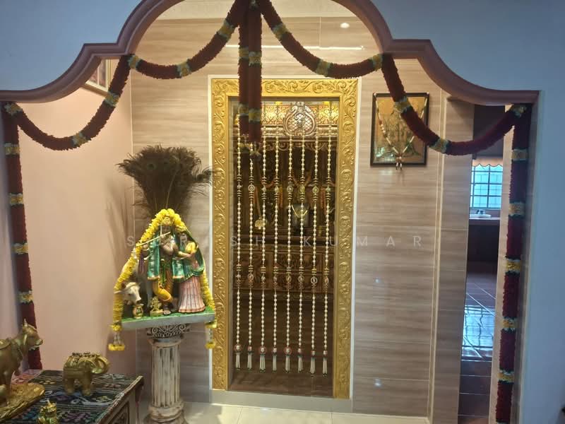 Rumah Teres 2 Tingkat untuk Dijual di Puchong (Selangor) - Suresh Kumar - Entrance - PropertyGuru.com.my