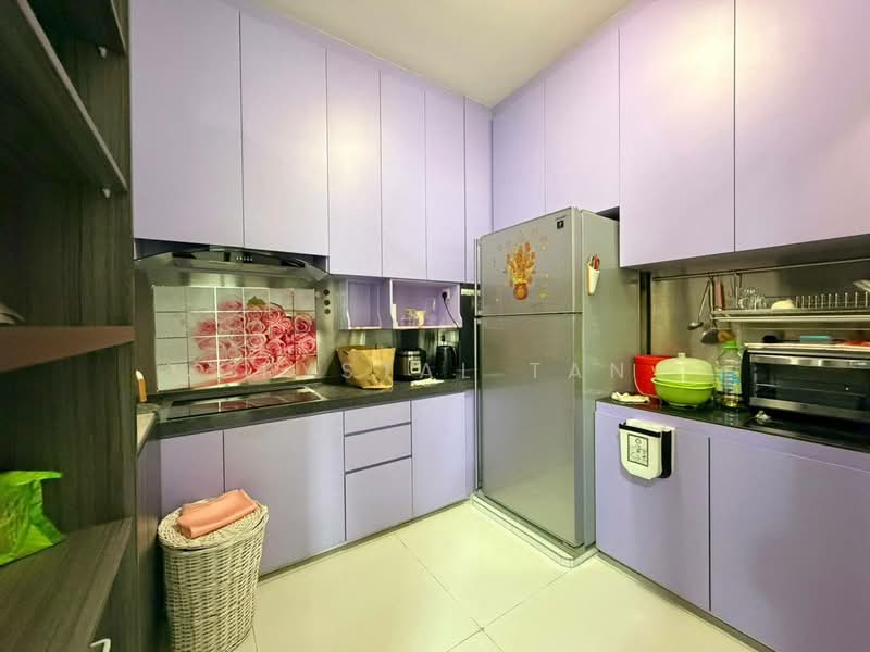 Kondominium untuk Dijual di Amberside @ Country Garden Danga Bay - Crystal Tan - Kitchen - PropertyGuru.com.my