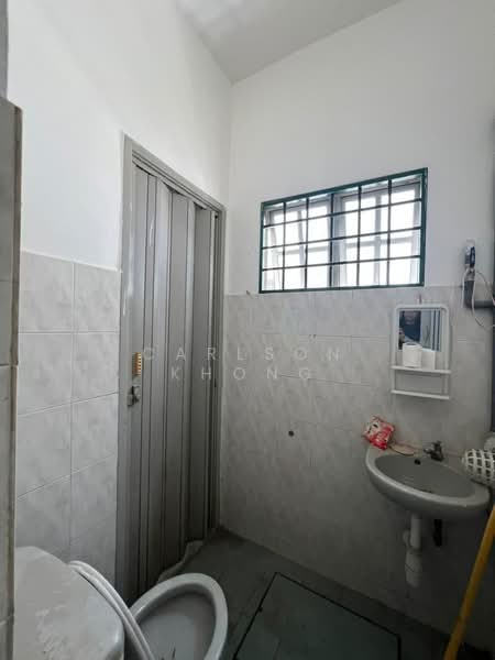 Terraced House for Sale in BANDAR PUCHONG JAYA (Puchong) - Carlson Khong - Bathroom - PropertyGuru.com.my