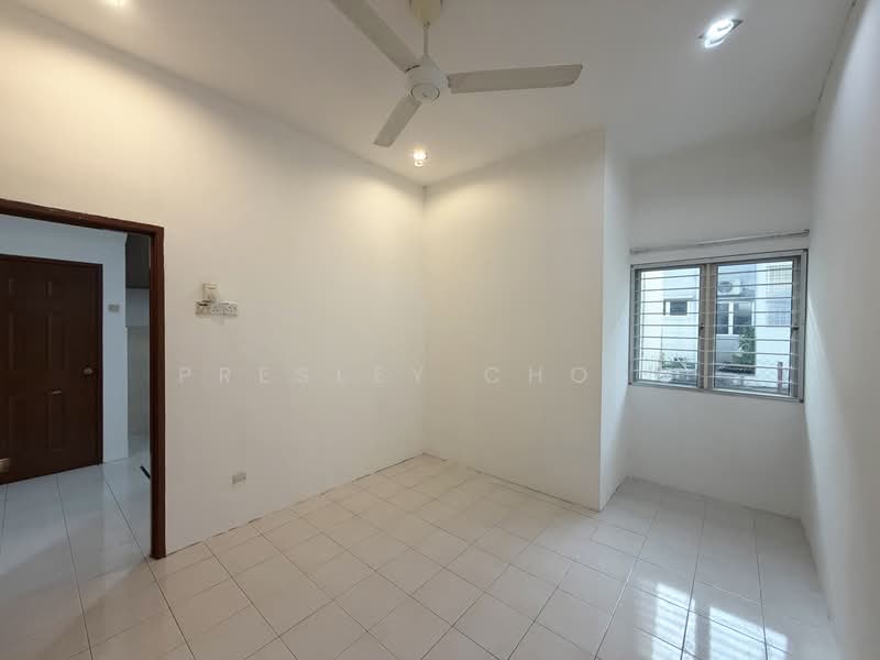 Rumah Teres 2 Tingkat untuk Dijual di Taman Kampar Perdana (Kampar) - Presley Chong - Bedroom 4 - PropertyGuru.com.my