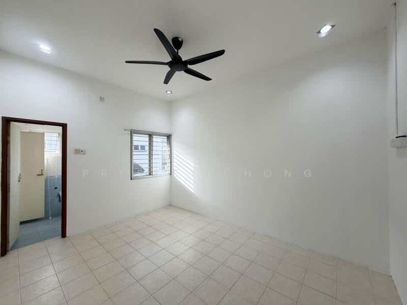 Rumah Teres 2 Tingkat untuk Dijual di Taman Kampar Perdana (Kampar) - Presley Chong - Bedroom 3 - PropertyGuru.com.my