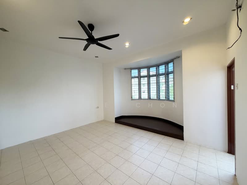 Rumah Teres 2 Tingkat untuk Dijual di Taman Kampar Perdana (Kampar) - Presley Chong - Master Bedroom - PropertyGuru.com.my