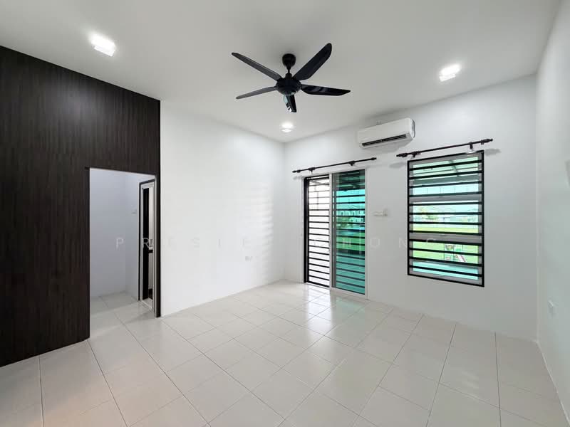 2-storey Terraced House for Sale in Kampar Putra (Kampar) - Presley Chong - Master Bedroom - PropertyGuru.com.my