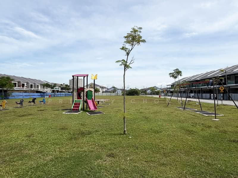 2-storey Terraced House for Sale in Kampar Putra (Kampar) - Presley Chong - Facing Field & Playground - PropertyGuru.com.my