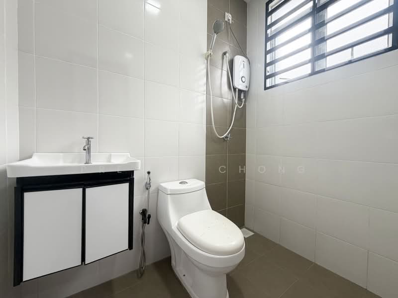 2-storey Terraced House for Sale in Kampar Putra (Kampar) - Presley Chong - Bathroom 2 - PropertyGuru.com.my