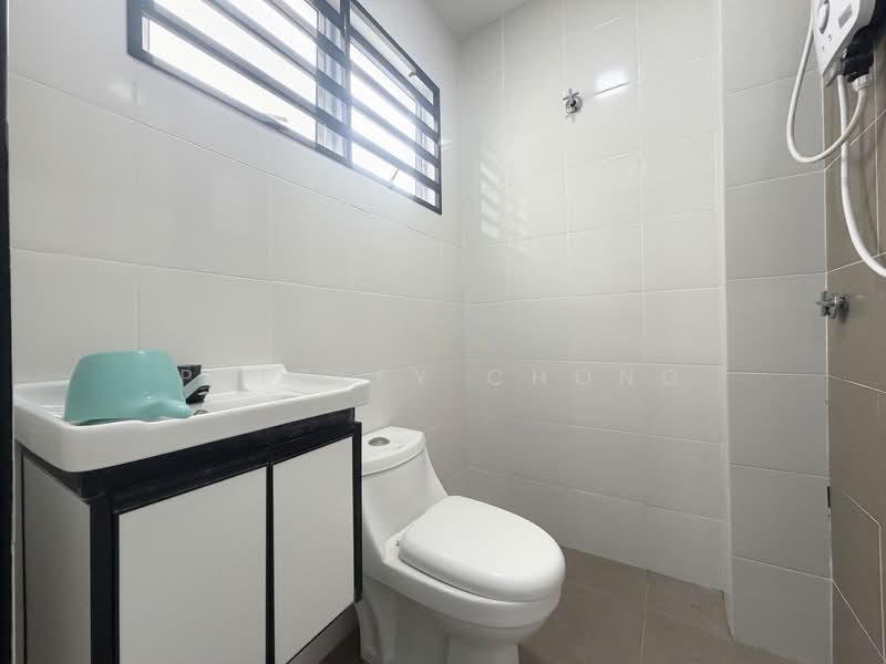 2-storey Terraced House for Sale in Kampar Putra (Kampar) - Presley Chong - Bathroom 3 - PropertyGuru.com.my