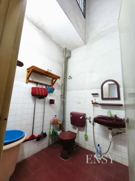 Rumah Teres 2 Tingkat untuk Dijual di Taman Chi Liung (Klang) - John Tee - Bathroom - PropertyGuru.com.my