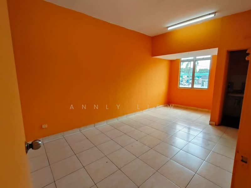 Shop / Office for Sale in Taman Bestari Indah (Ulu Tiram) - Annly Liew - Interior - PropertyGuru.com.my