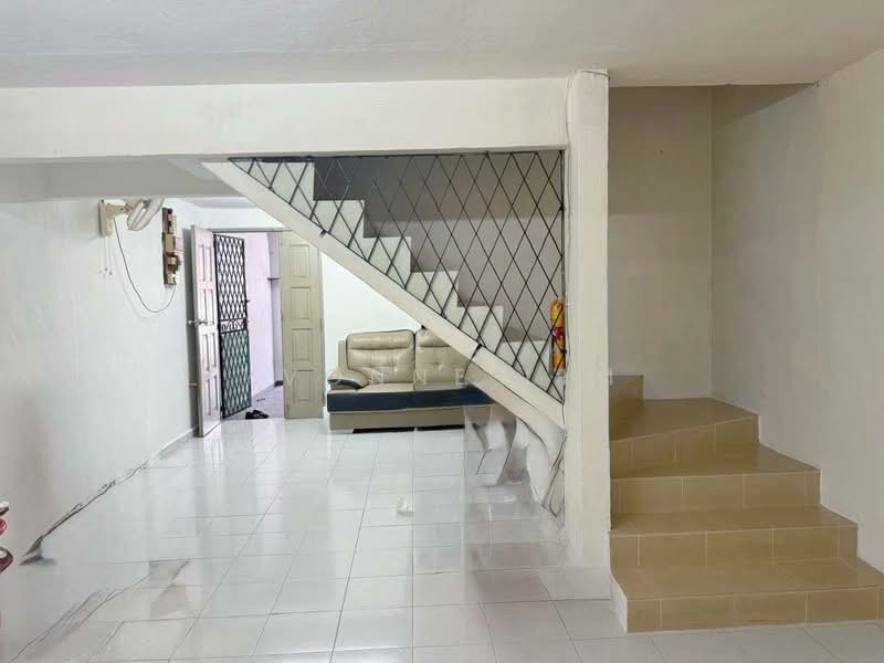 Rumah Teres 2 Tingkat untuk Dijual di Taman Plentong Baru (Masai) - Yvonne Lim - Living Room - PropertyGuru.com.my