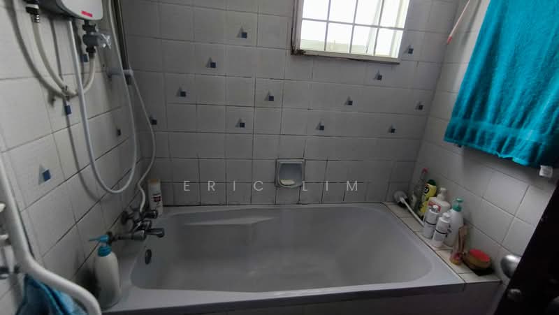 Rumah Teres 2 Tingkat untuk Dijual di Taman Bukit Mayang Emas (Petaling Jaya) - Eric Lim - Bathroom - PropertyGuru.com.my