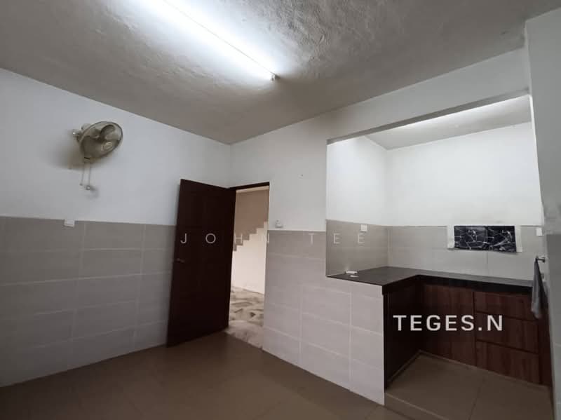 2-storey Terraced House for Sale in Taman Sri Andalas (Klang) - John Tee - Kitchen - PropertyGuru.com.my