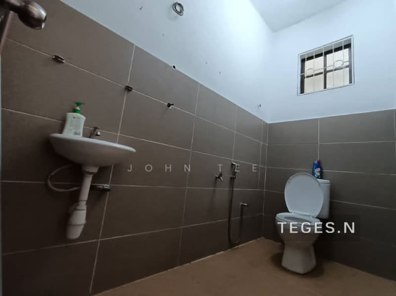 2-storey Terraced House for Sale in Taman Sri Andalas (Klang) - John Tee - Bathroom - PropertyGuru.com.my