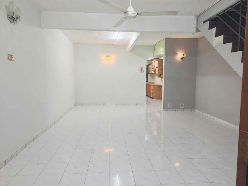 Rumah Teres 2 Tingkat untuk Dijual di Taman Lapangan Ria (Ipoh) - Kelvin Chong - Living Room - PropertyGuru.com.my
