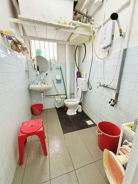 Flat for Sale at Bandar Selesa Jaya - Alice Ang - Bathroom - PropertyGuru.com.my