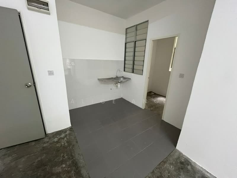 Pangsapuri untuk Dijual di Pangsapuri Flora Indah - Alice Ang - Kitchen - PropertyGuru.com.my