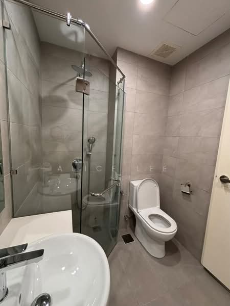 Servis Apartment untuk Disewa di Dorsett Waterfront Subang - Alice Lee - Bathroom - PropertyGuru.com.my