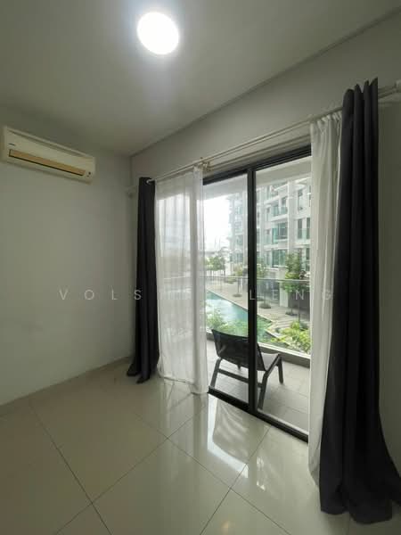 Servis Apartment untuk Dijual di Univ 360 Place - Volster Leng - Balcony - PropertyGuru.com.my