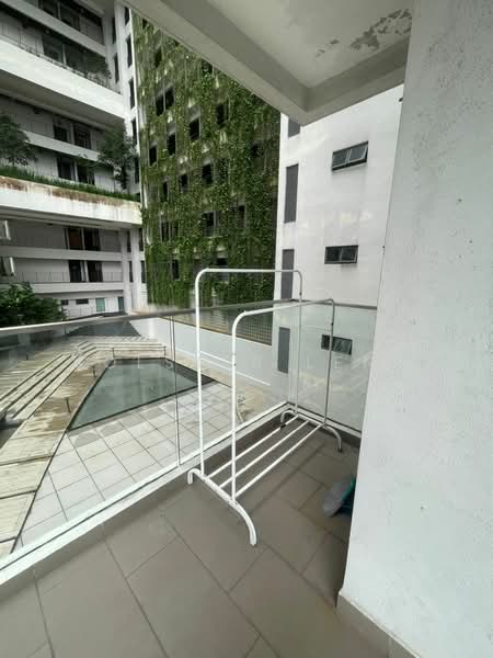 Servis Apartment untuk Dijual di Univ 360 Place - Volster Leng - Balcony - PropertyGuru.com.my