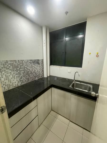 Servis Apartment untuk Dijual di Univ 360 Place - Volster Leng - Kitchen - PropertyGuru.com.my