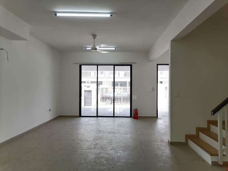 Rumah Teres 2 Tingkat untuk Disewa di Taman Puchong Tekali (Puchong) - Yi Jun - Living Room - PropertyGuru.com.my