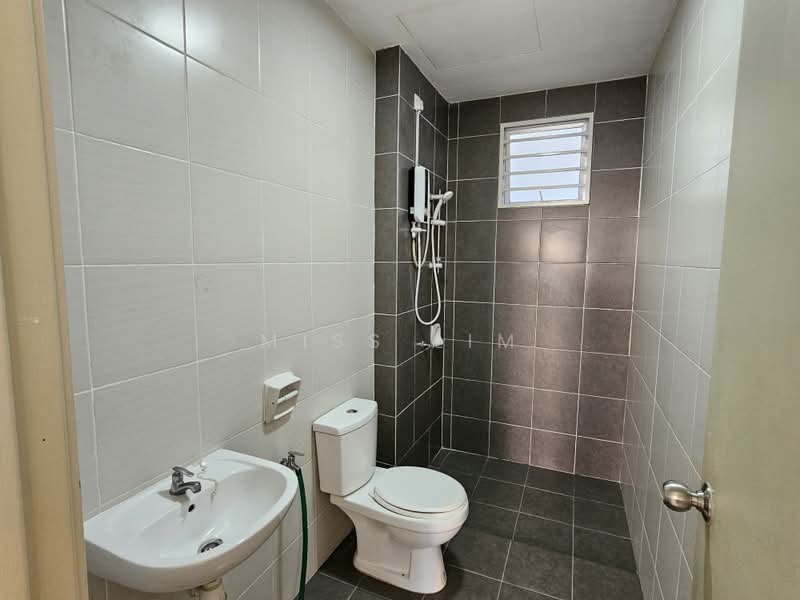 Servis Apartment untuk Disewa di BSP 21 - MISS LIM - Bathroom - PropertyGuru.com.my