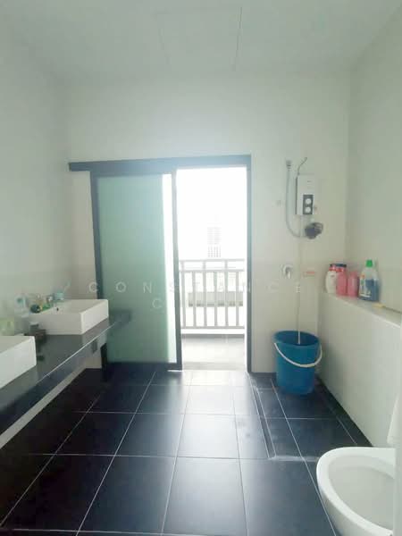 Rumah Teres untuk Dijual di Kota Masai (Pasir Gudang) - Constance Chan - Bathroom - PropertyGuru.com.my