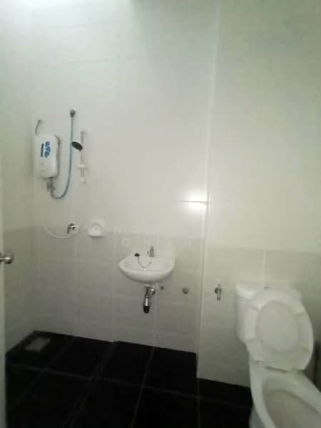 Rumah Teres untuk Dijual di Kota Masai (Pasir Gudang) - Constance Chan - Bathroom - PropertyGuru.com.my