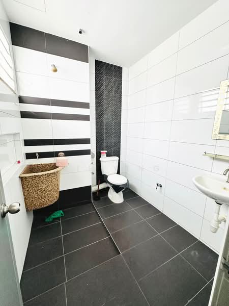 3-storey Terraced House for Sale in Taman Bukit Minyak Utama (Bukit Mertajam) - Jie Ying - Bathroom - PropertyGuru.com.my