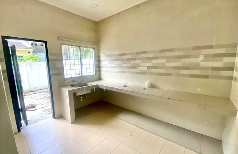 Rumah Teres untuk Dijual di Bandar Putra Permai (Seri Kembangan) - William Lee - Kitchen - PropertyGuru.com.my