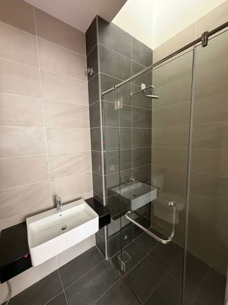 Rumah Berkembar untuk Dijual di Taman Sutera Utama (Skudai) - Kia . - Bathroom - PropertyGuru.com.my