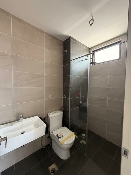 Rumah Berkembar untuk Dijual di Taman Sutera Utama (Skudai) - Kia . - Bathroom - PropertyGuru.com.my