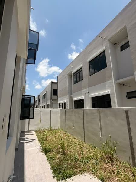 Rumah Berkembar untuk Dijual di Taman Sutera Utama (Skudai) - Kia . - PropertyGuru.com.my