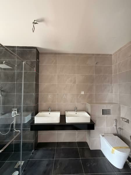 Rumah Berkembar untuk Dijual di Taman Sutera Utama (Skudai) - Kia . - Bathroom - PropertyGuru.com.my