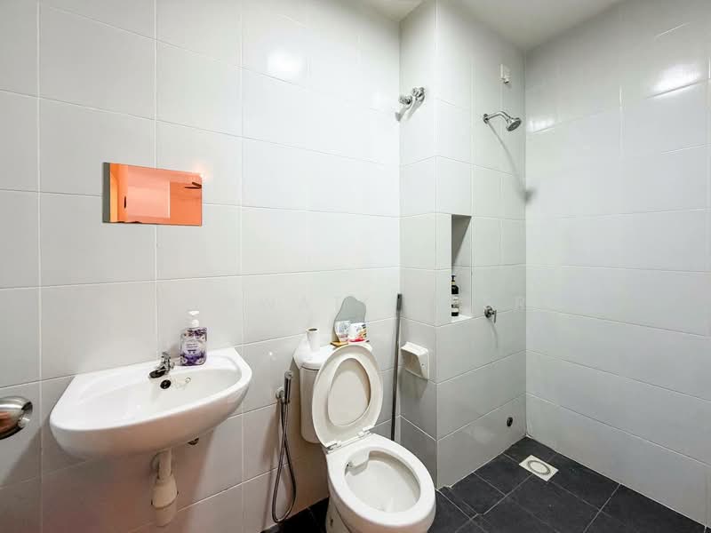 Rumah Bandar untuk Dijual di Eco Grandeur (Puncak Alam) - Salawati Busro - Bathroom - PropertyGuru.com.my