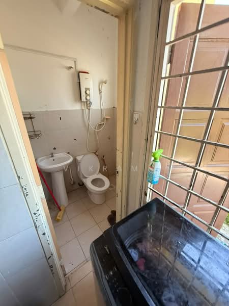 2-storey Terraced House for Sale in Bandar Country Homes (Rawang) - Vikram . - Bathroom - PropertyGuru.com.my