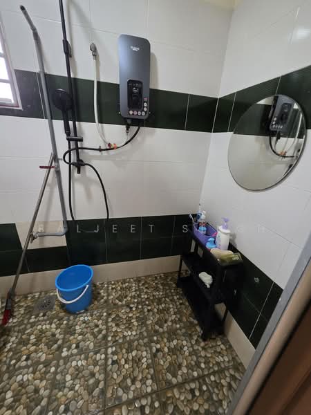 Rumah Teres 2 Tingkat untuk Dijual di Shah Alam (Selangor) - Baljeet Singh - Bathroom - PropertyGuru.com.my