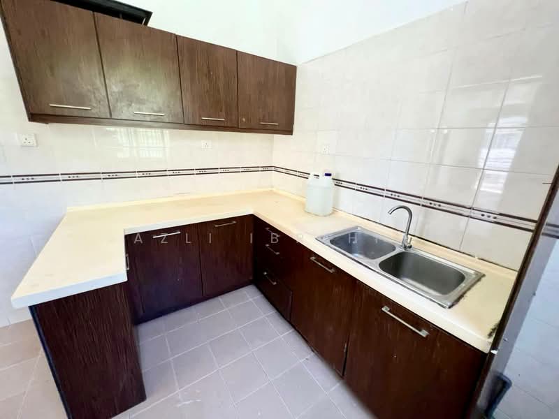 Townhouse for Sale in Taman Raintree (Batu Caves) - Azli Ibrahim - Kitchen - PropertyGuru.com.my
