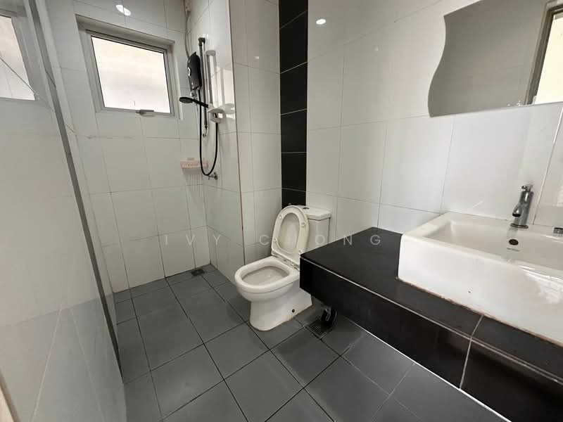 Kondominium untuk Dijual di The Wharf Residence - Ivy Chong - Bathroom - PropertyGuru.com.my