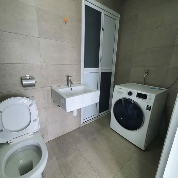 Servis Apartment untuk Disewa di Kenwingston Square Garden - Justin Tee - Bathroom - PropertyGuru.com.my